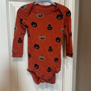 Kyte BABY Halloween Pumpkin Bodysuit in Orange and Black